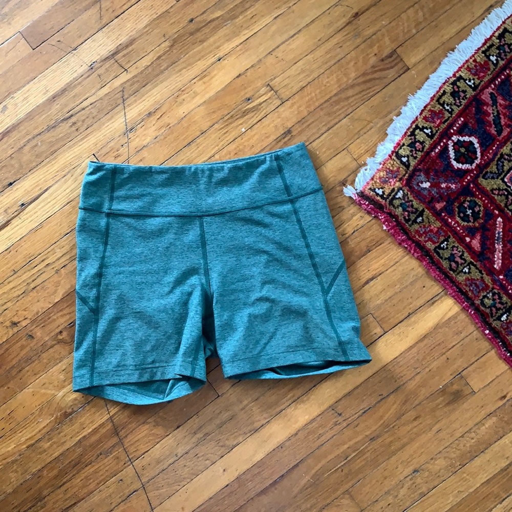 Outdoor Voices 4” shorts
